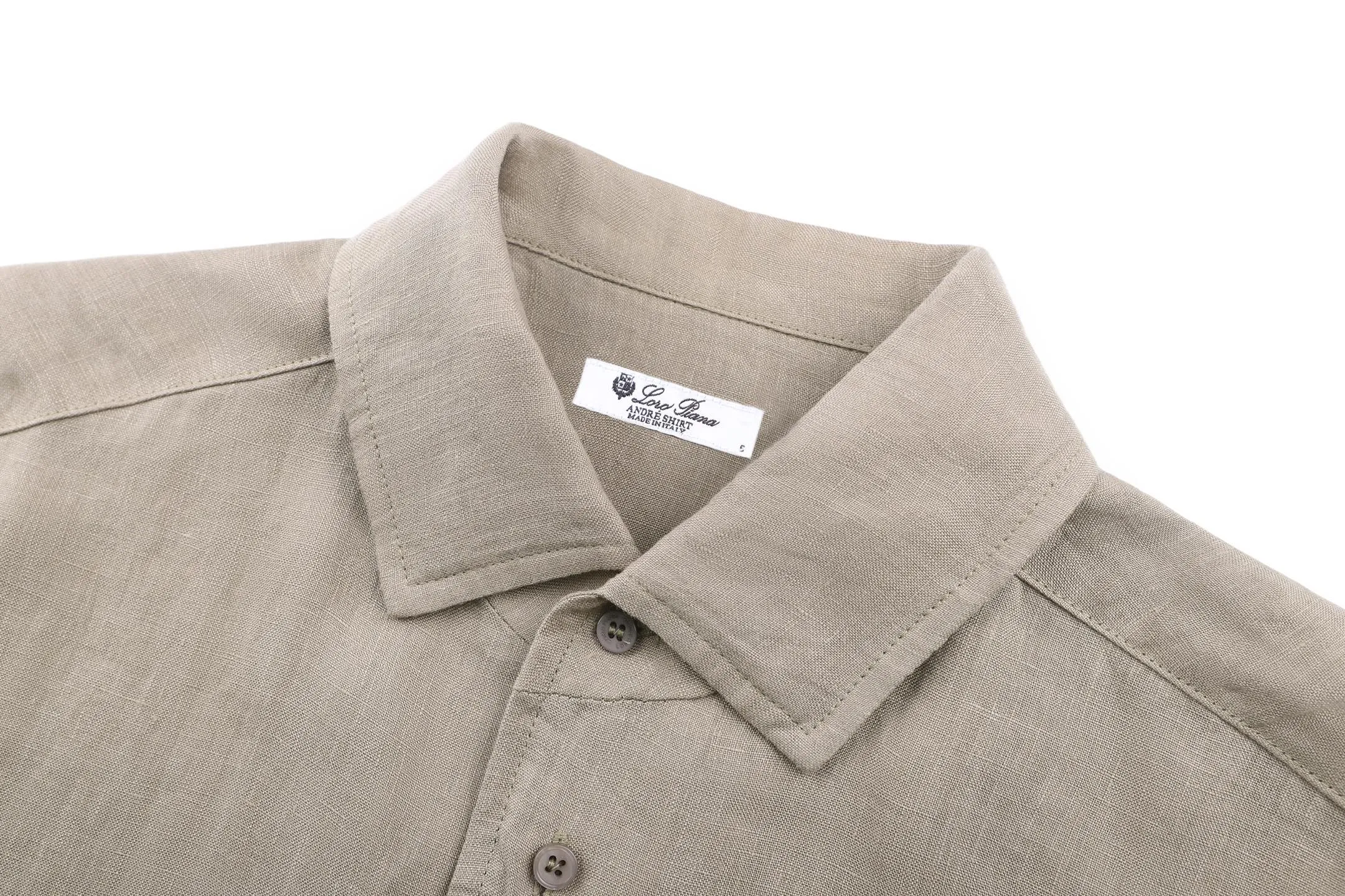 AP Loro Piana 26FW side seam logo lapel linen shirt ●Authentic 6800 purchase and development ●Customized 100% linen plain fabric ●Template embroidery ●Handmade overlocking ●Fabric fermentation wash ●Customized 1:1 buttons ●Customized 1:1 trademark ●Fit version ●Size: S M L